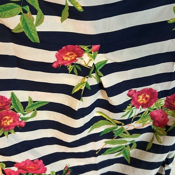 Charming Charlie Floral Blouse| SIZE S - Picture 5 of 5